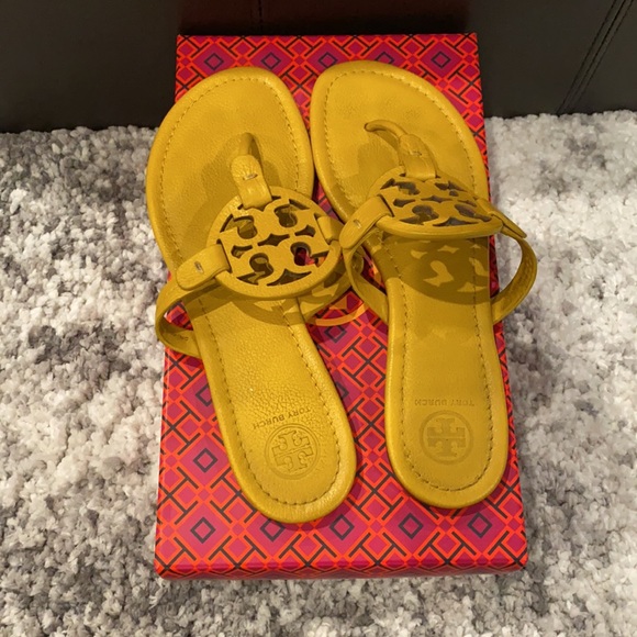 💛 Dusty Cassia Tory Burch Miller Very Good Used Condition Dust bag included. - Picture 5 of 8